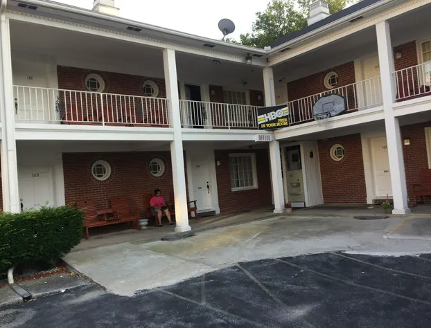 Motel Townhouse hotel detail image 1