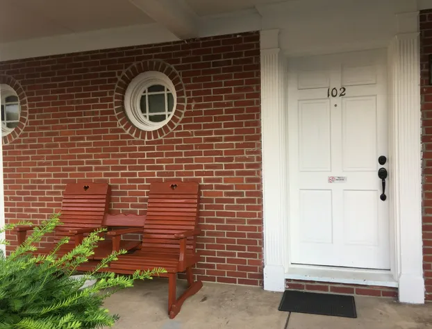 Motel Townhouse hotel detail image 3