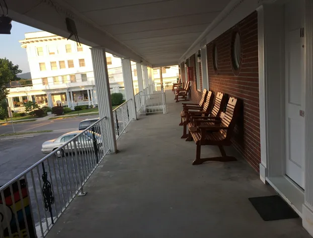 Motel Townhouse hotel detail image 4