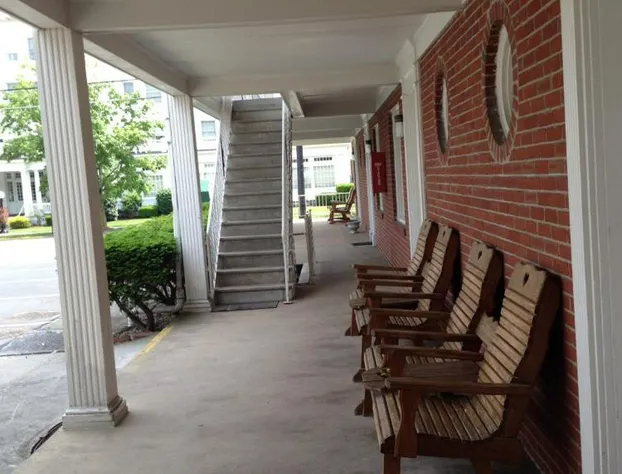 Motel Townhouse hotel detail image 3