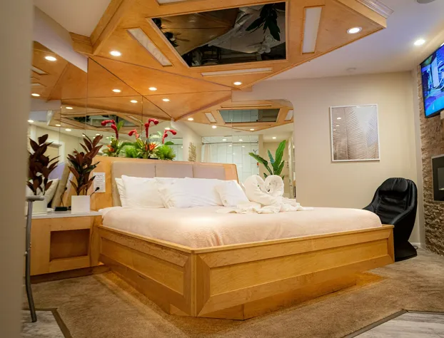 Sybaris Pool Suites hotel detail image 4