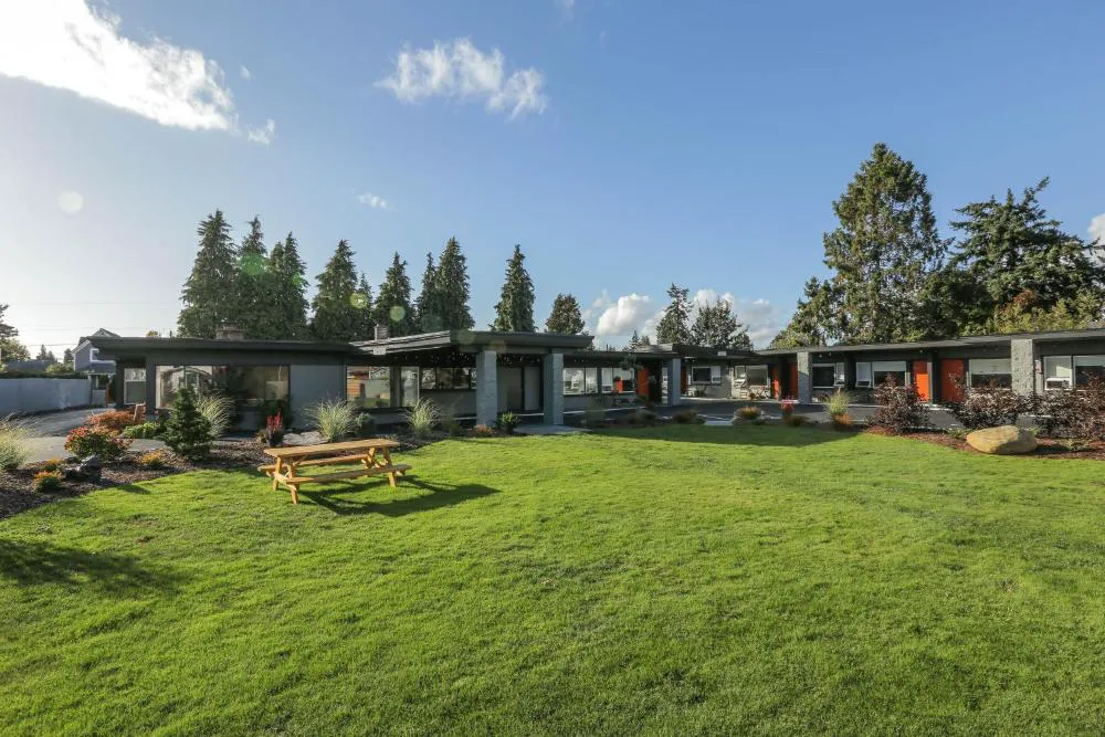 Heliotrope Hotel hotel hero