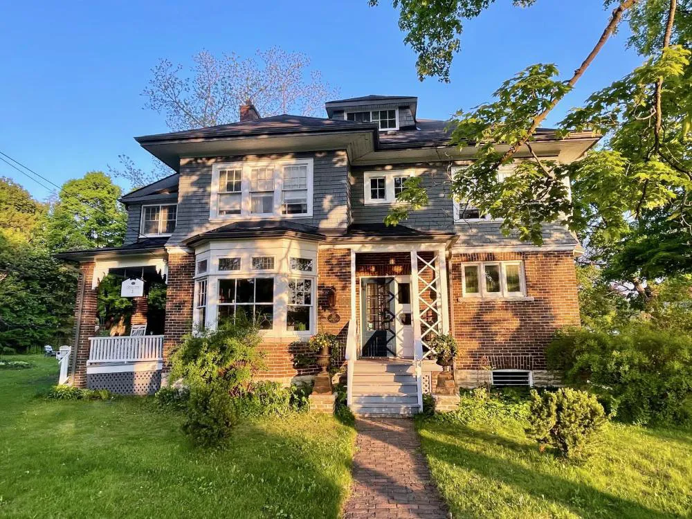 The Captain's House B&B hotel hero