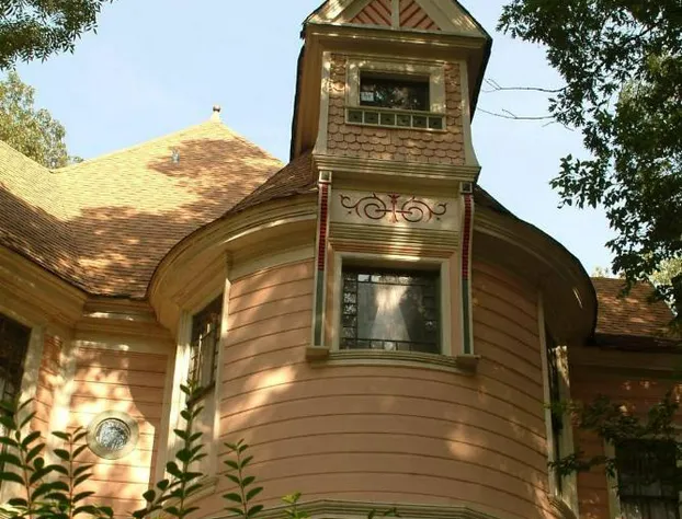 1884 Wildwood Bed and Breakfast Inn hotel detail image 1