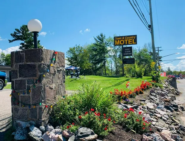 Town and Country Motel hotel detail image 3