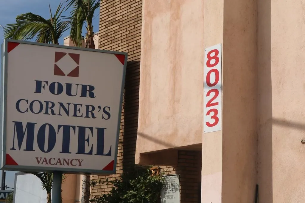 Four Corners motel hotel hero