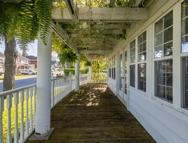 Chestnut Inn Bed and Breakfast hotel detail image 4