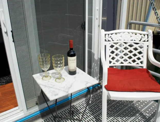 A Float Home B&B in Fisherman’s Wharf hotel detail image 4