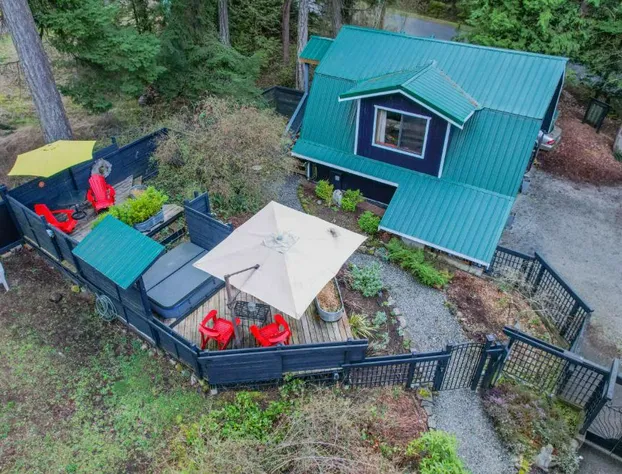 Salt Spring Carriage House B&B hotel detail image 2