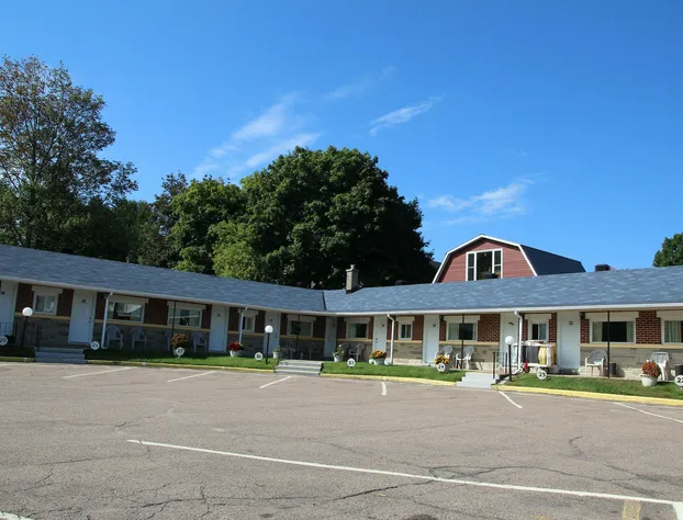 Hillside Inn Pembroke hotel detail image 1
