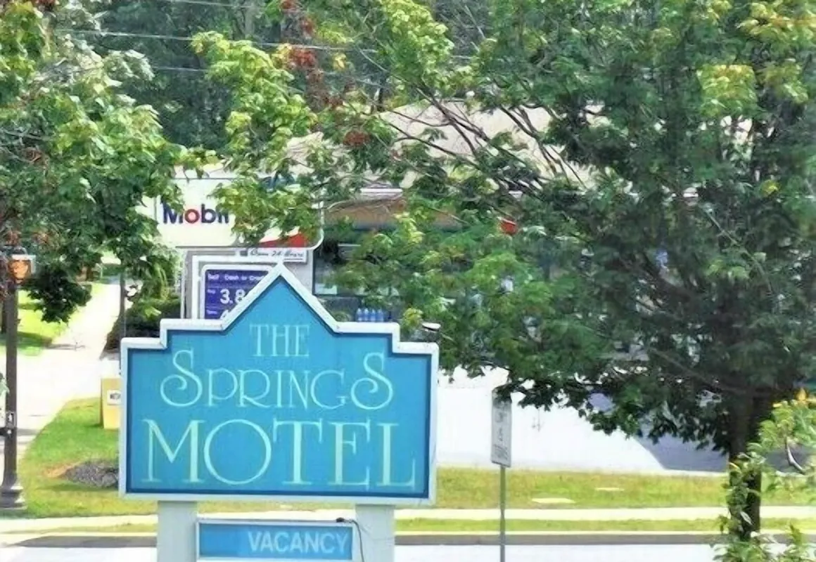 The Springs Motel hotel hero