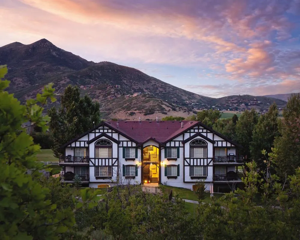 Worldmark Midway hotel hero