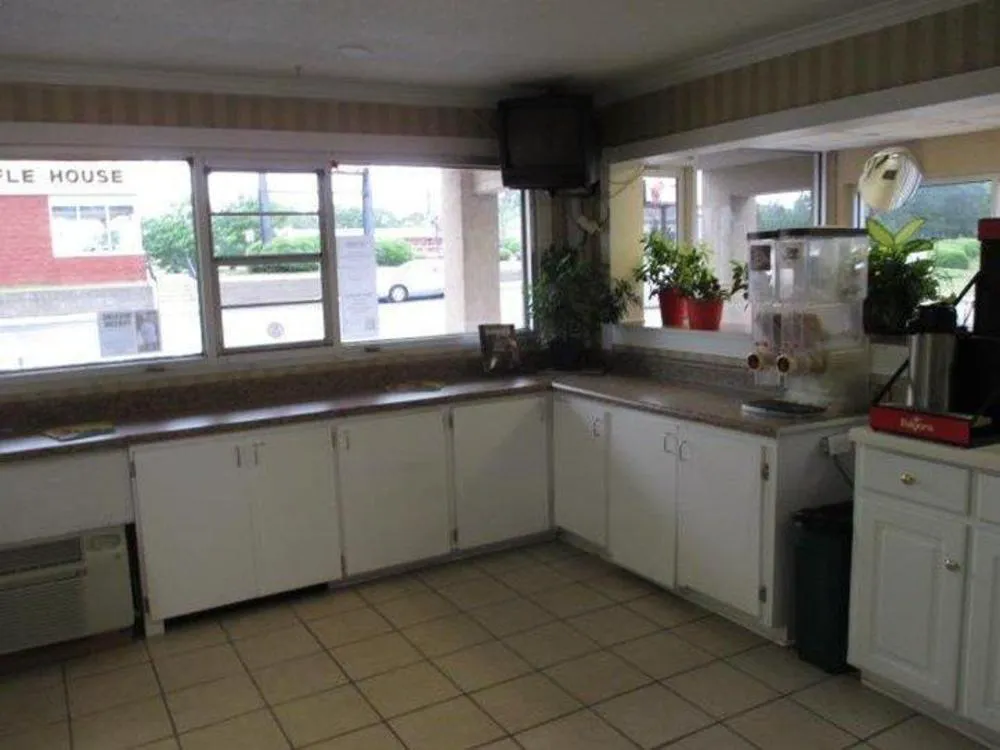 Red Carpet Inn Dothan hotel hero