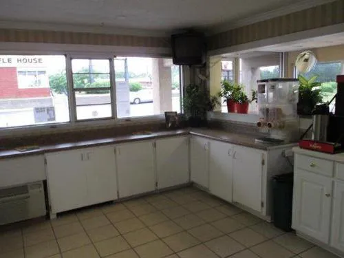 Red Carpet Inn Dothan hotel detail image 3