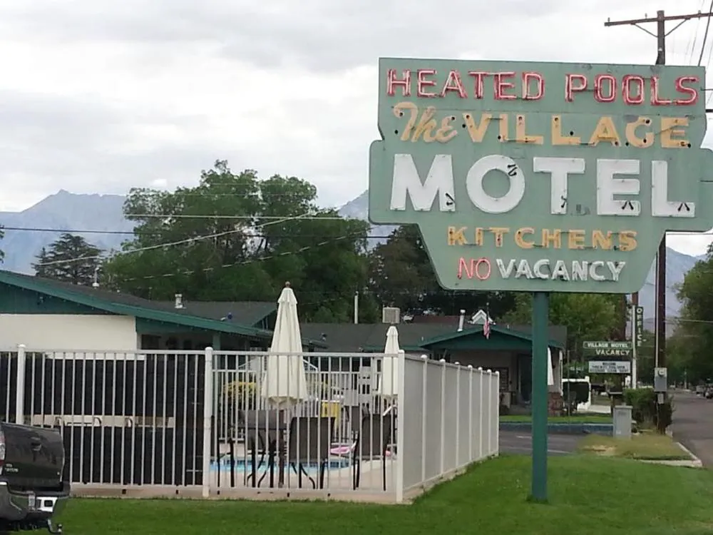 Bishop Village Motel hotel hero