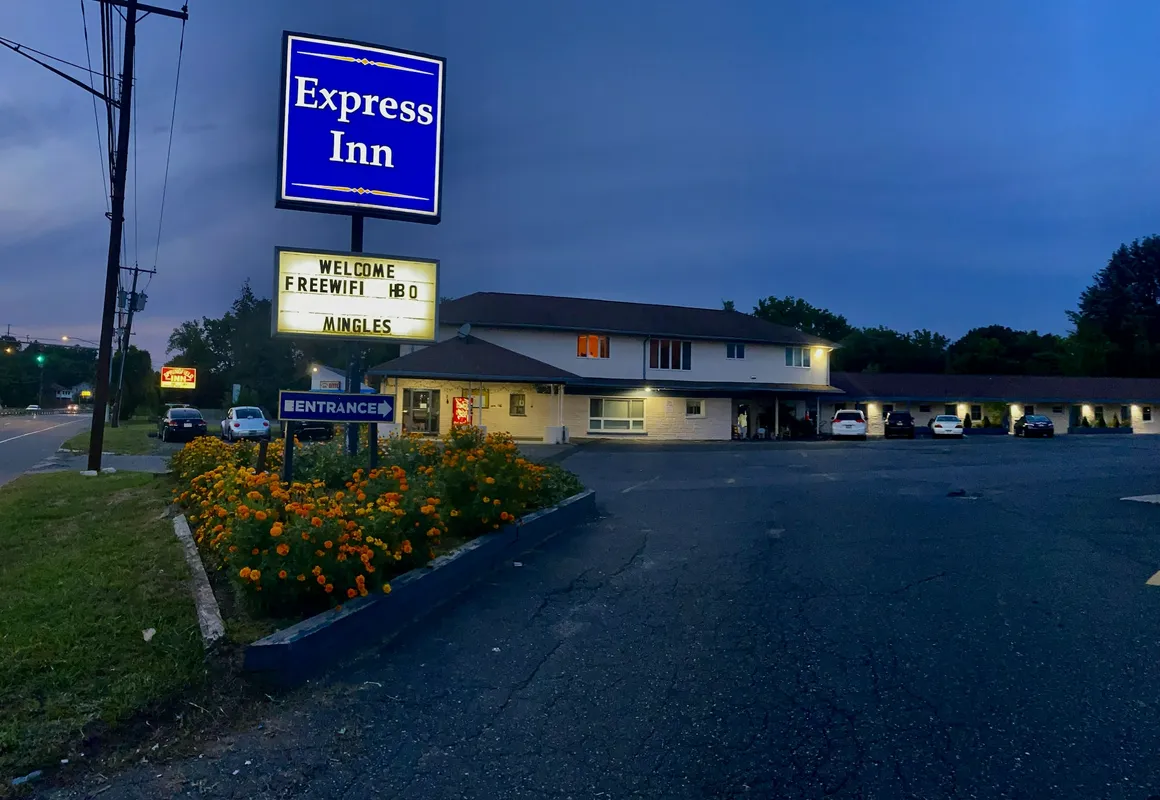 Express Inn hotel hero