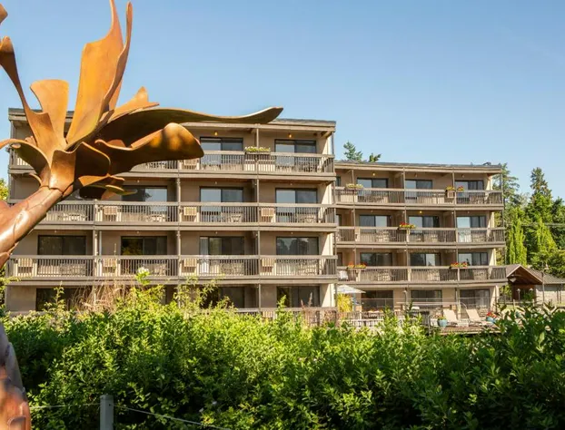 Lakeshore Inn hotel detail image 1