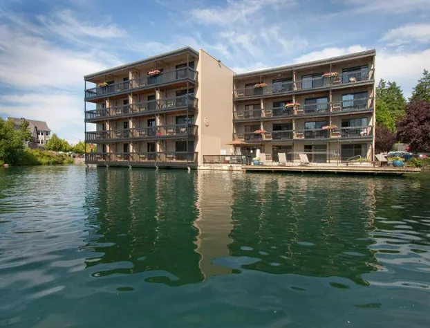 Lakeshore Inn hotel detail image 3