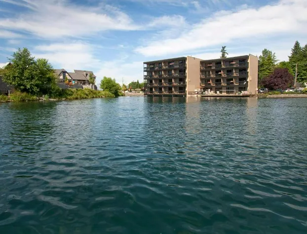 Lakeshore Inn hotel detail image 4