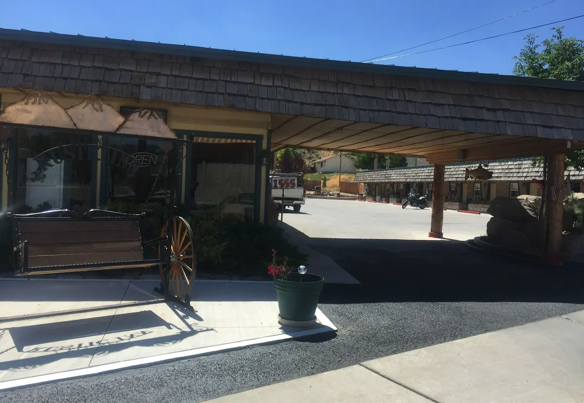 Rustic Inn Motel hotel hero