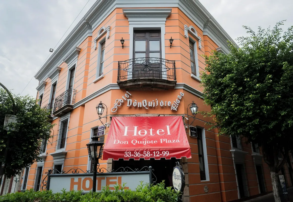 Hotel Don Quijote Plaza hotel hero