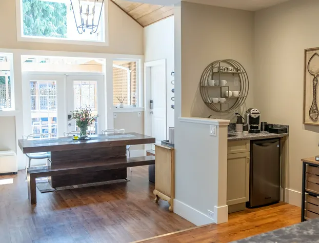 Kelowna Bed & Breakfast (CHATHAM HOUSE) hotel detail image 2