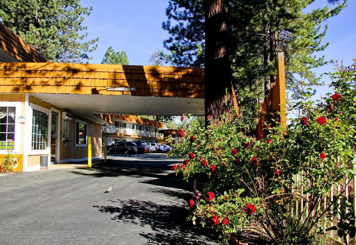 National 9 Inn hotel hero