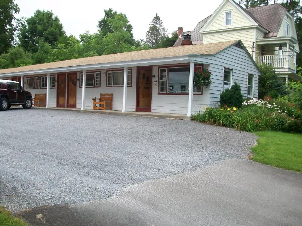 Mohican Motel hotel hero