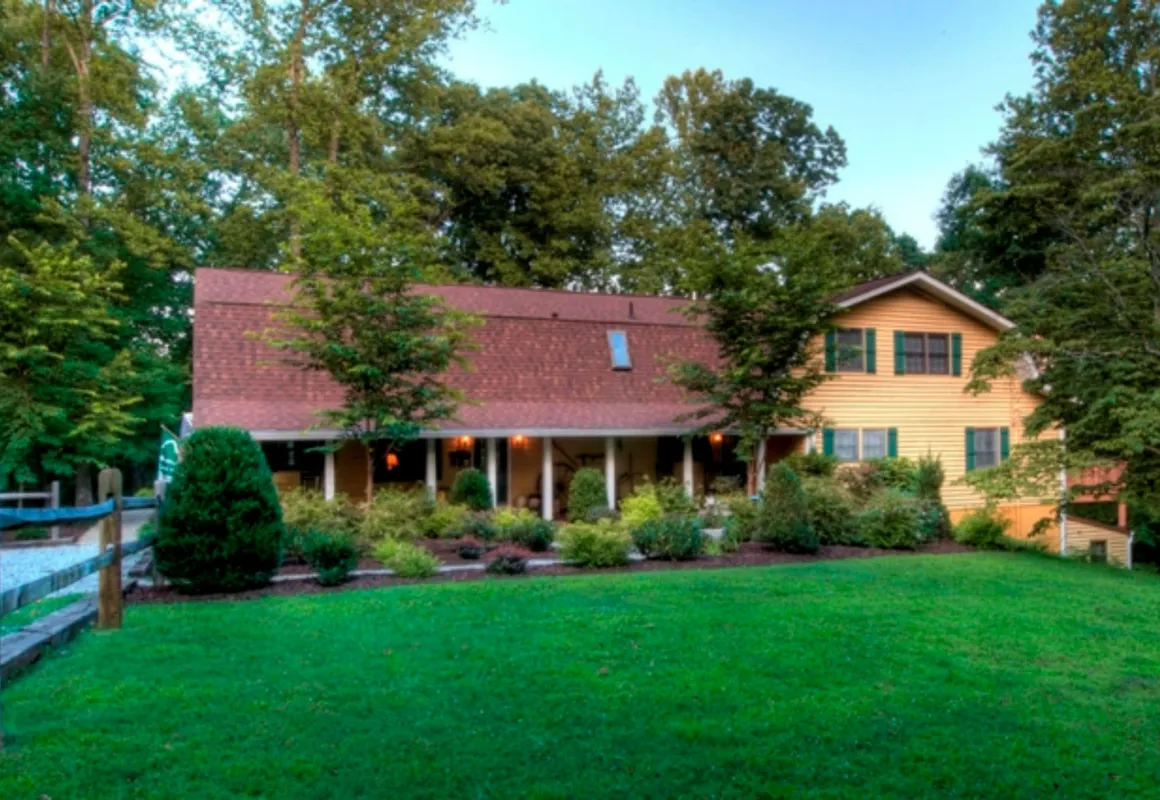 Mountain Top Lodge hotel hero