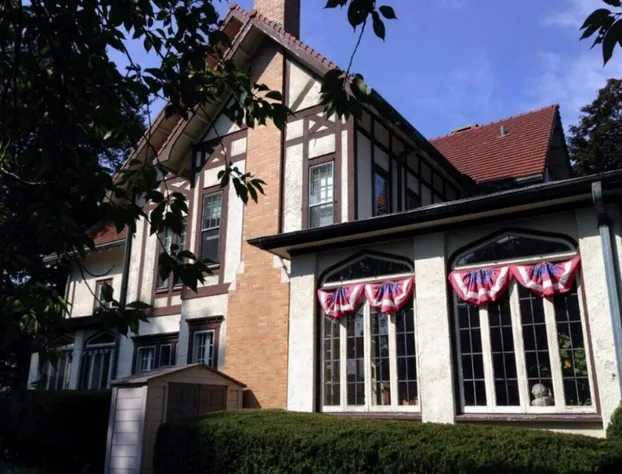 Vintage Gardens Bed & Breakfast hotel detail image 1