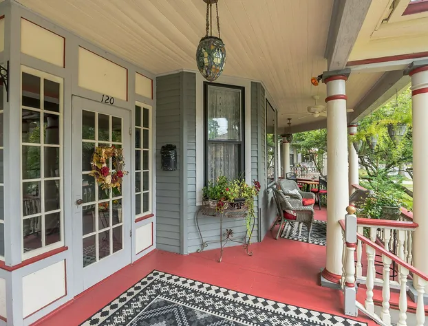 The Inn on Holly hotel detail image 1