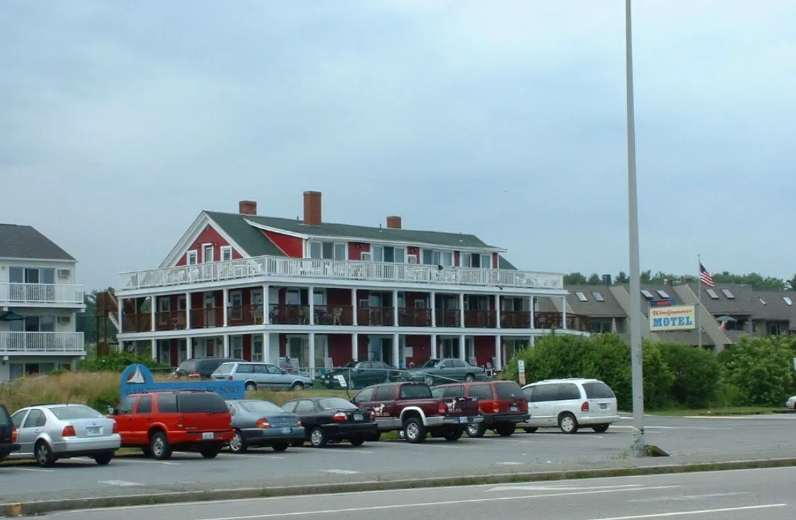 Windjammer By The Sea hotel hero