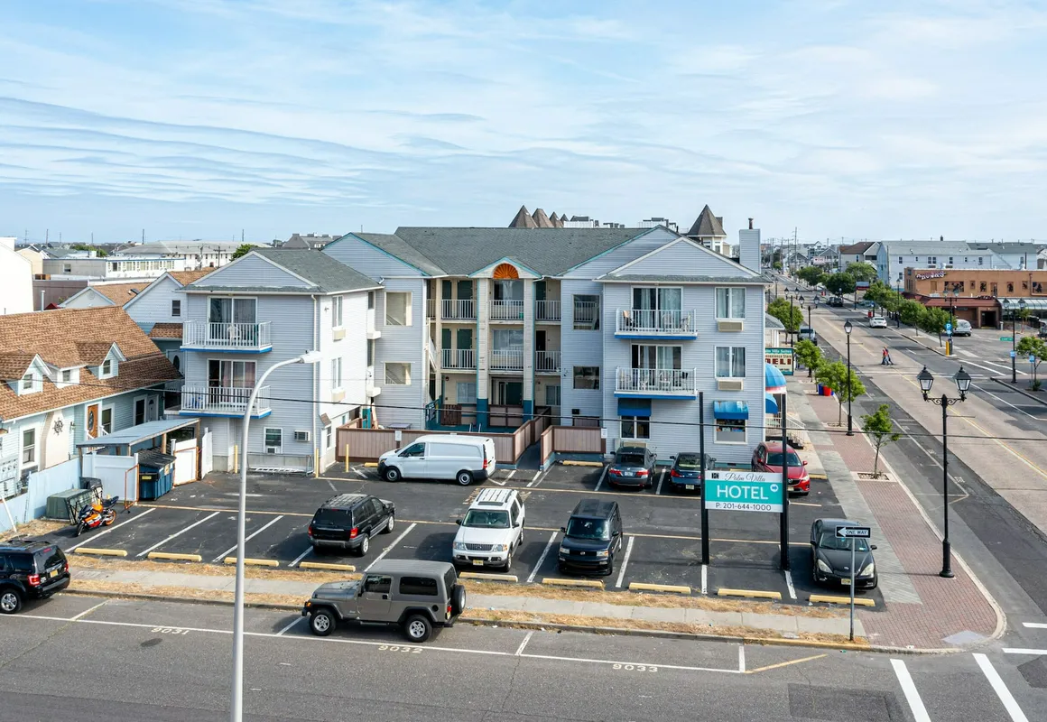 Hotel Charlee Villas by the Beach hotel hero