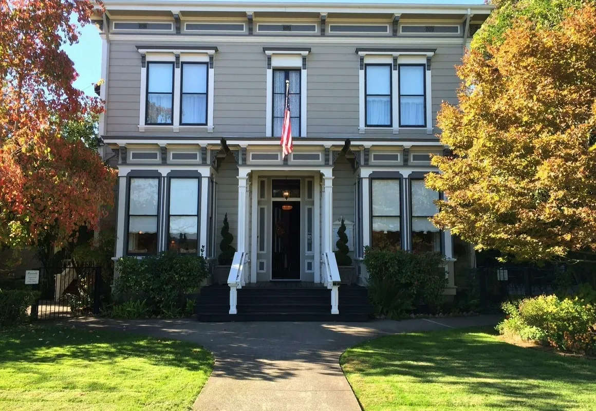 Honor Mansion hotel hero