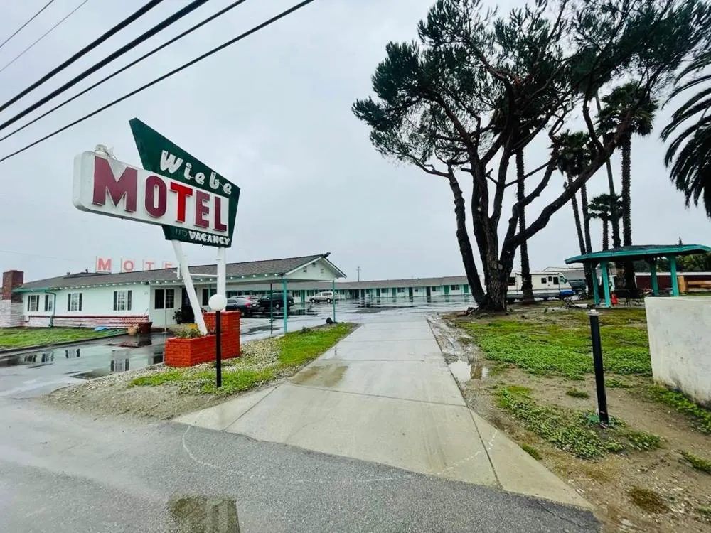 Wiebe Motel hotel hero