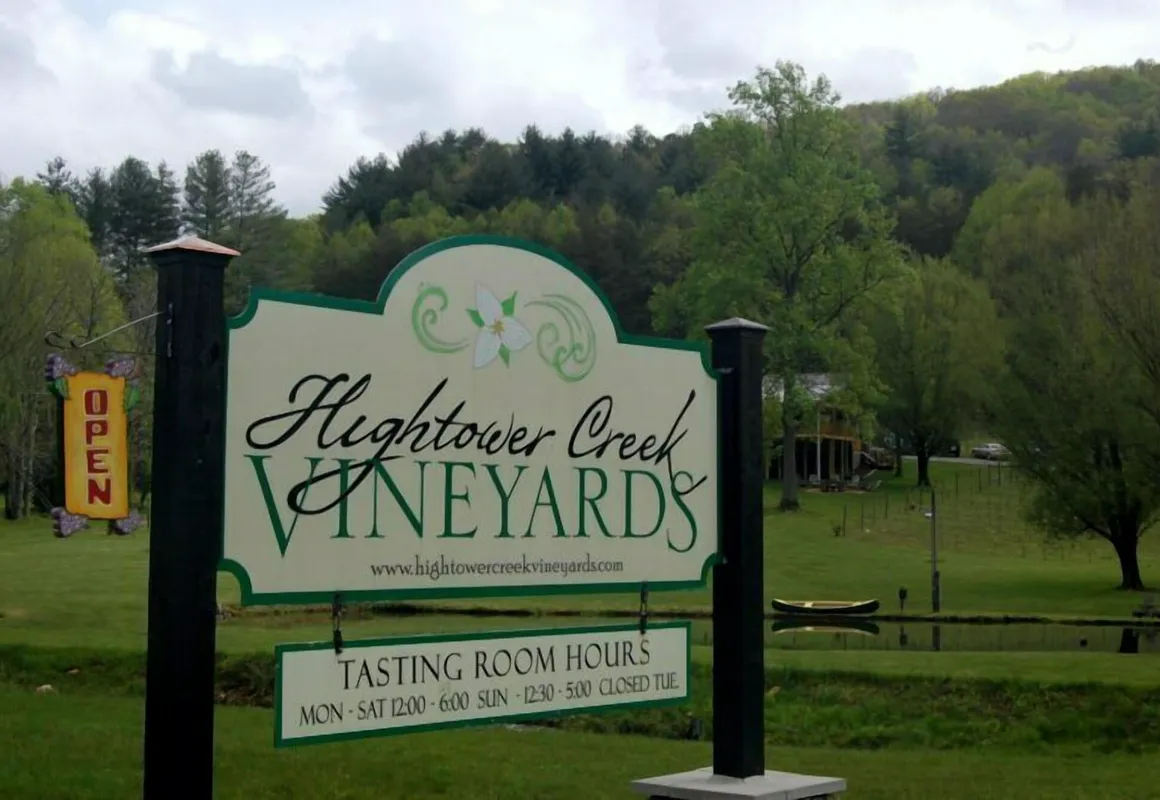 Henson Cove Place Bed and Breakfast w/Cabin hotel hero