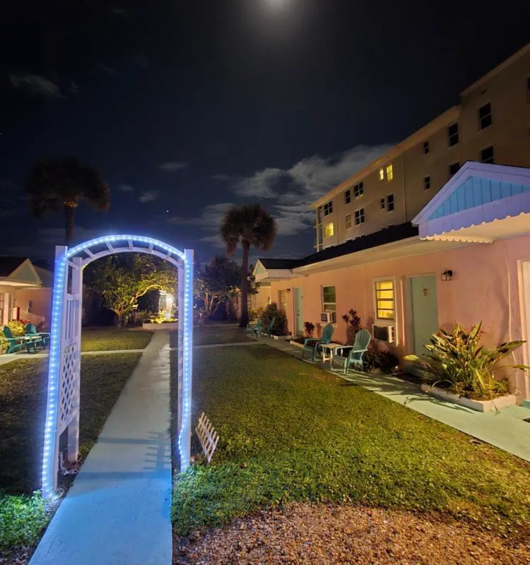 Sea Scape Oceanfront Motel hotel hero