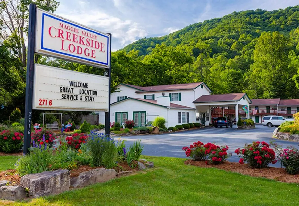 Maggie Valley Creekside Lodge hotel hero