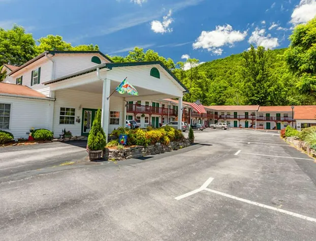 Maggie Valley Creekside Lodge hotel detail image 1
