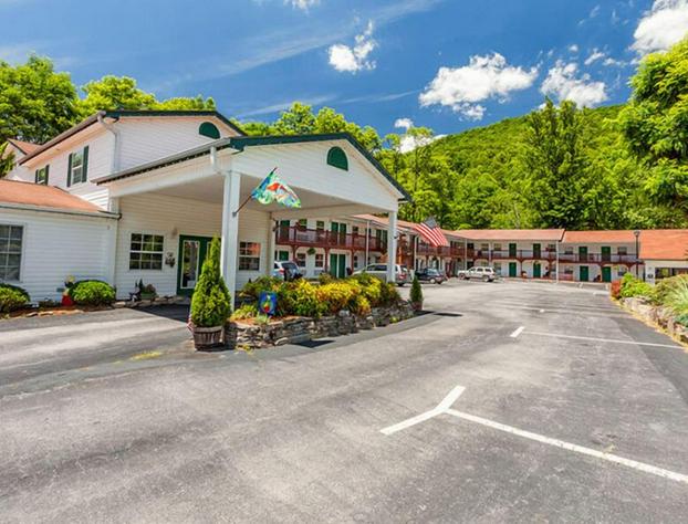 Maggie Valley Creekside Lodge hotel detail image 1