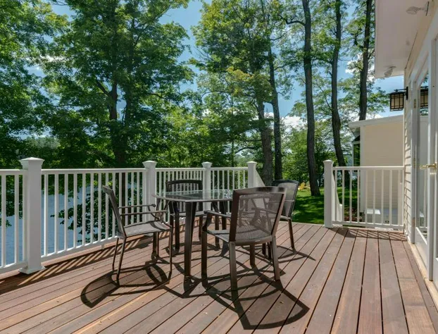 Lakehouse Inn hotel detail image 4