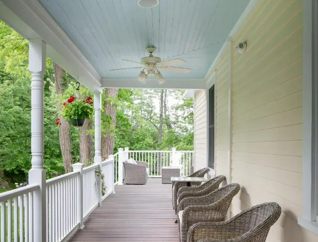 Lakehouse Inn hotel detail image 1