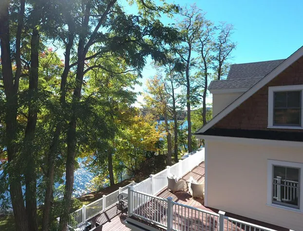 Lakehouse Inn hotel detail image 2