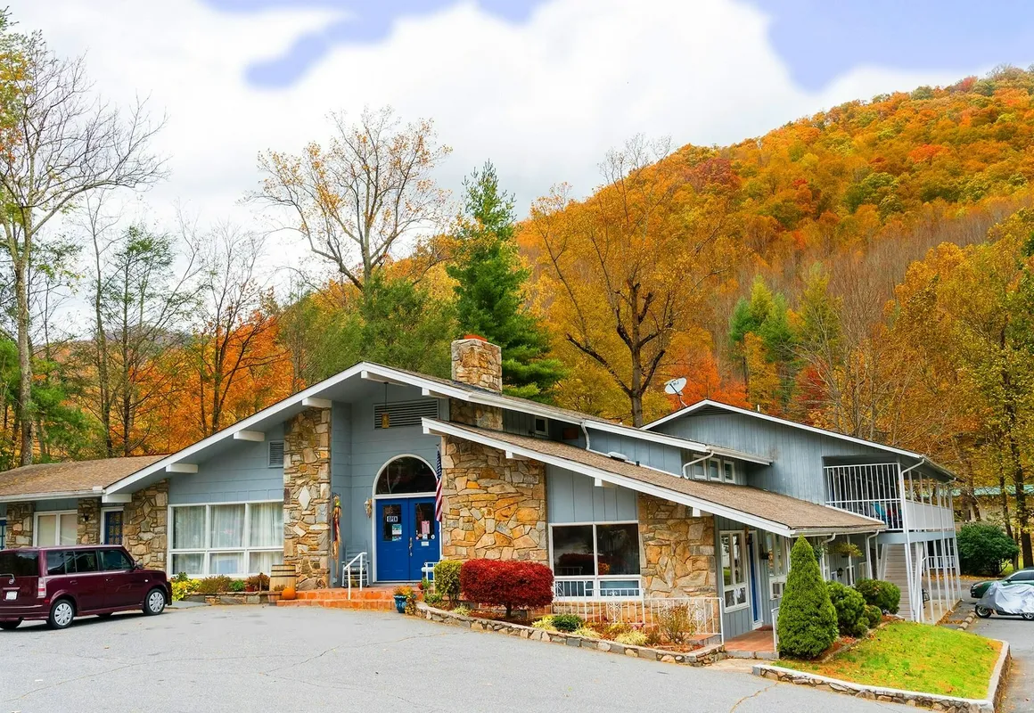 Meadowlark Motel with Restaurant & Bar hotel hero