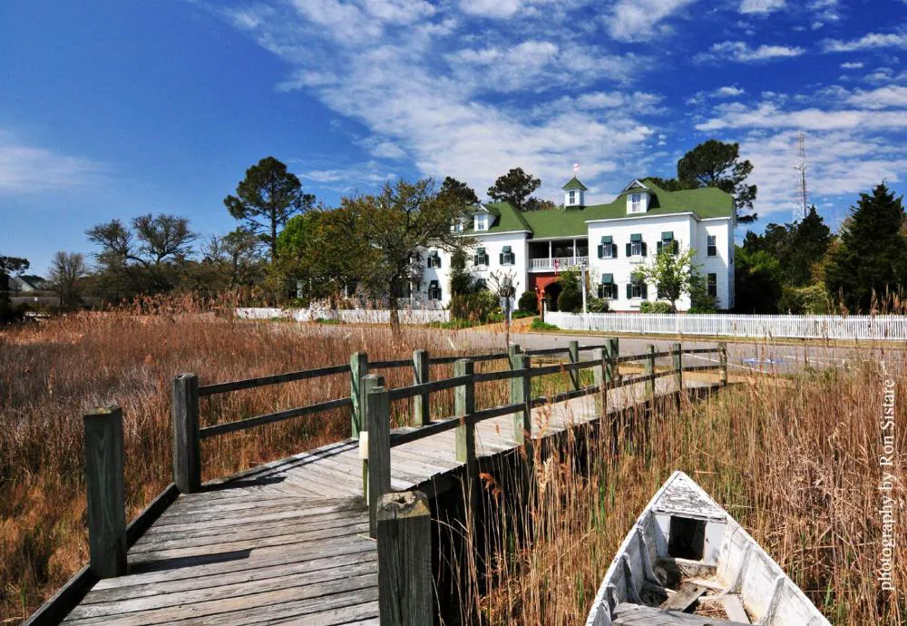 Roanoke Island Inn hotel hero