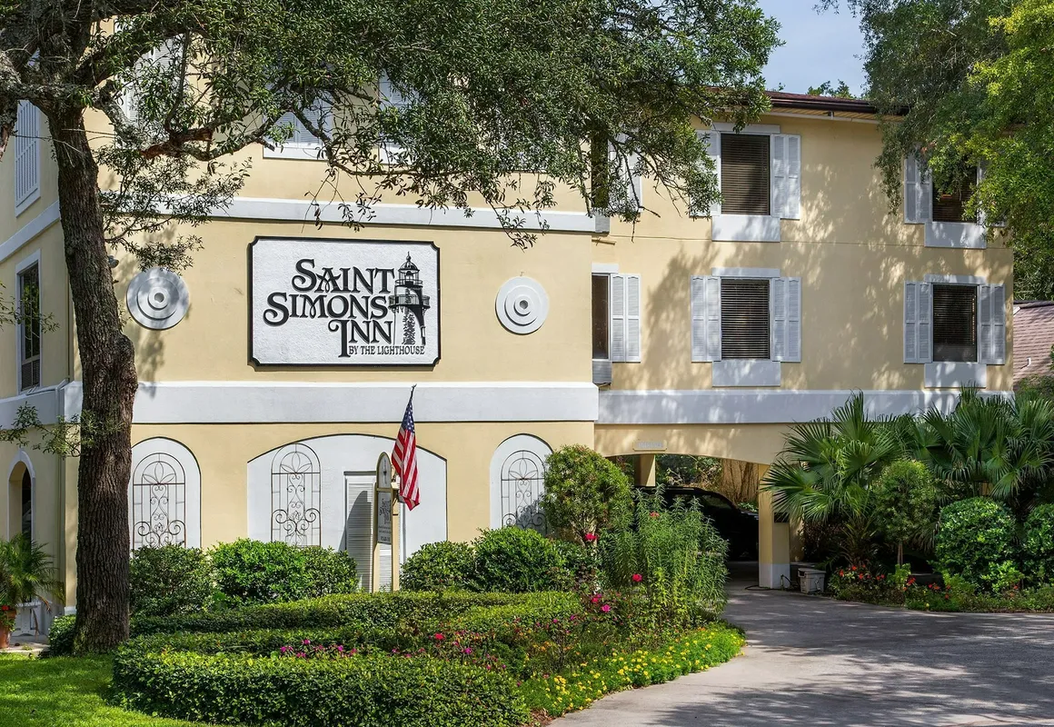 Saint Simons Inn by the Lighthouse hotel hero