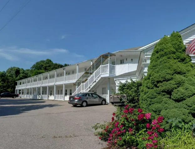 Hamilton Village Inn hotel detail image 2