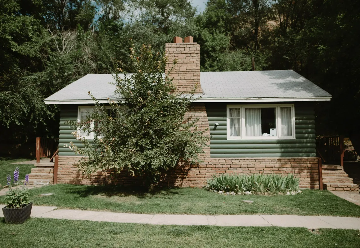 Stone Mountain Lodge and Cabins hotel hero
