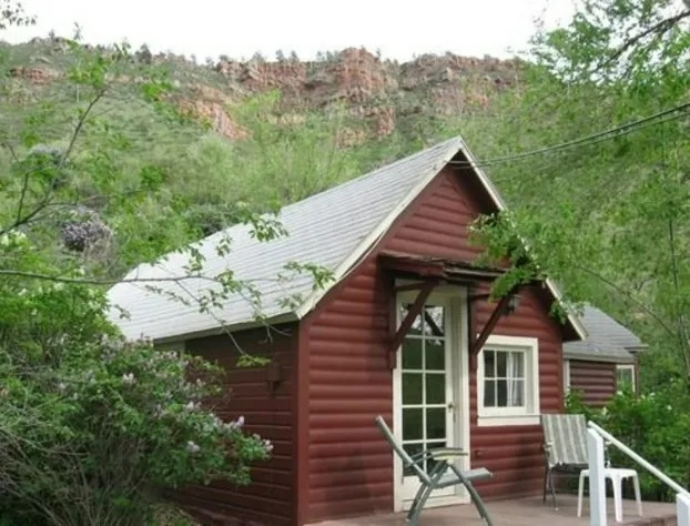 Stone Mountain Lodge and Cabins hotel detail image 1