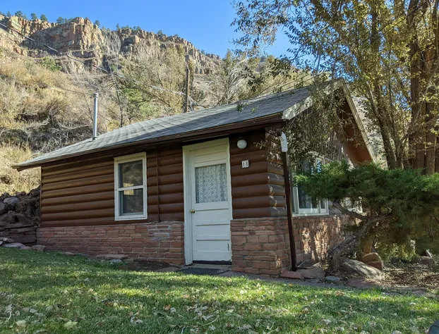 Stone Mountain Lodge and Cabins hotel detail image 2